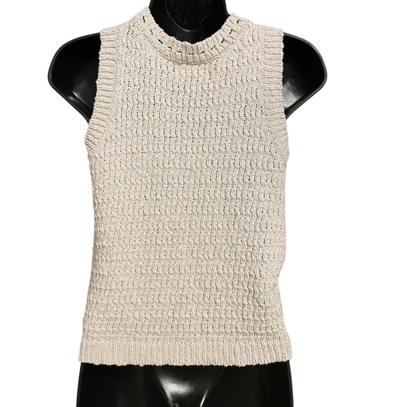 Universal Thread top - Picture 2 of 3